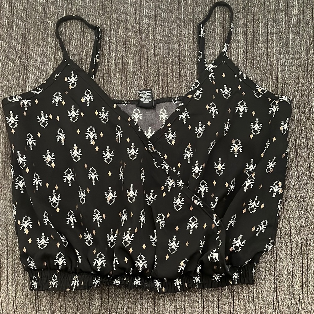 Crop top.
